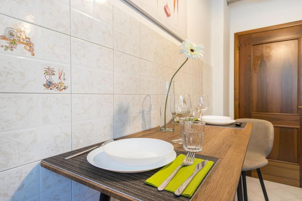 Famileisure Suites Near Policlinico & University Modena Exterior foto